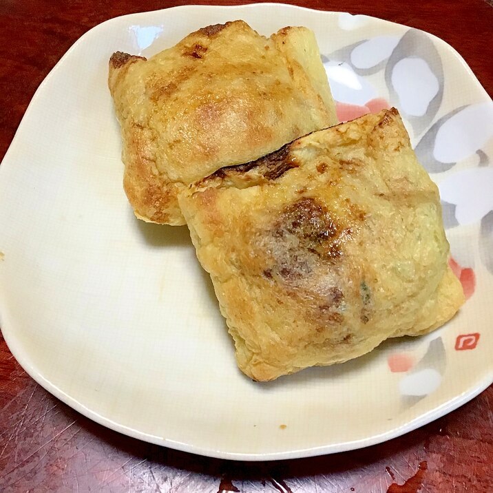 ゴーヤと納豆ととろけるチーズの巾着焼き。